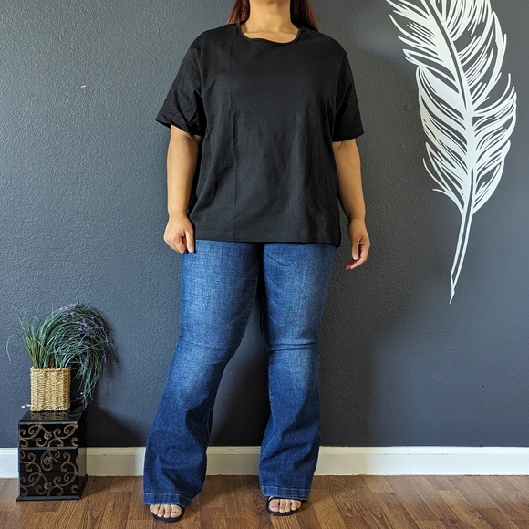 Drapers Black Tee - Picture 7 of 8